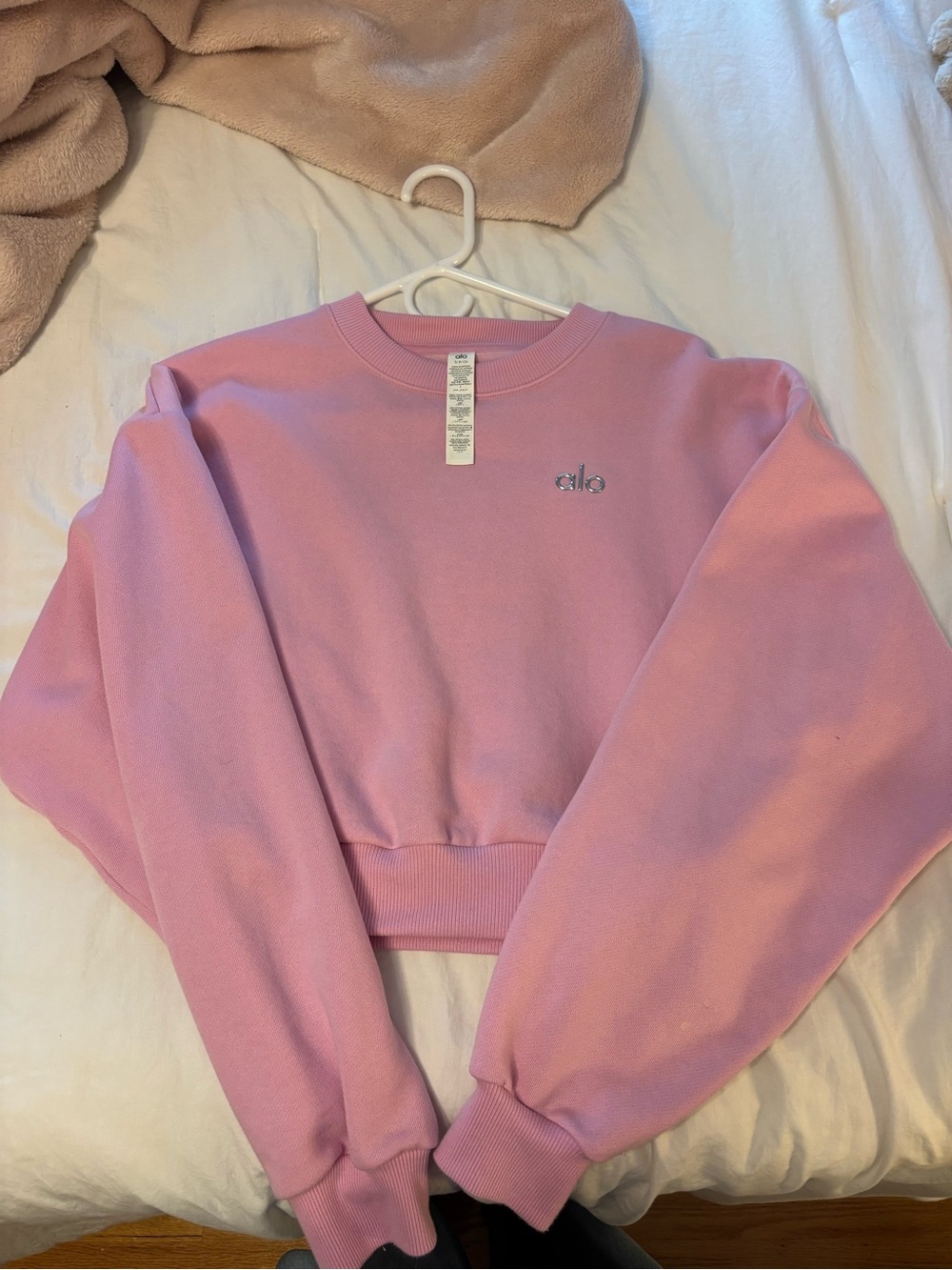 ALO Yoga Pink Cropped Crew Sweatshirt